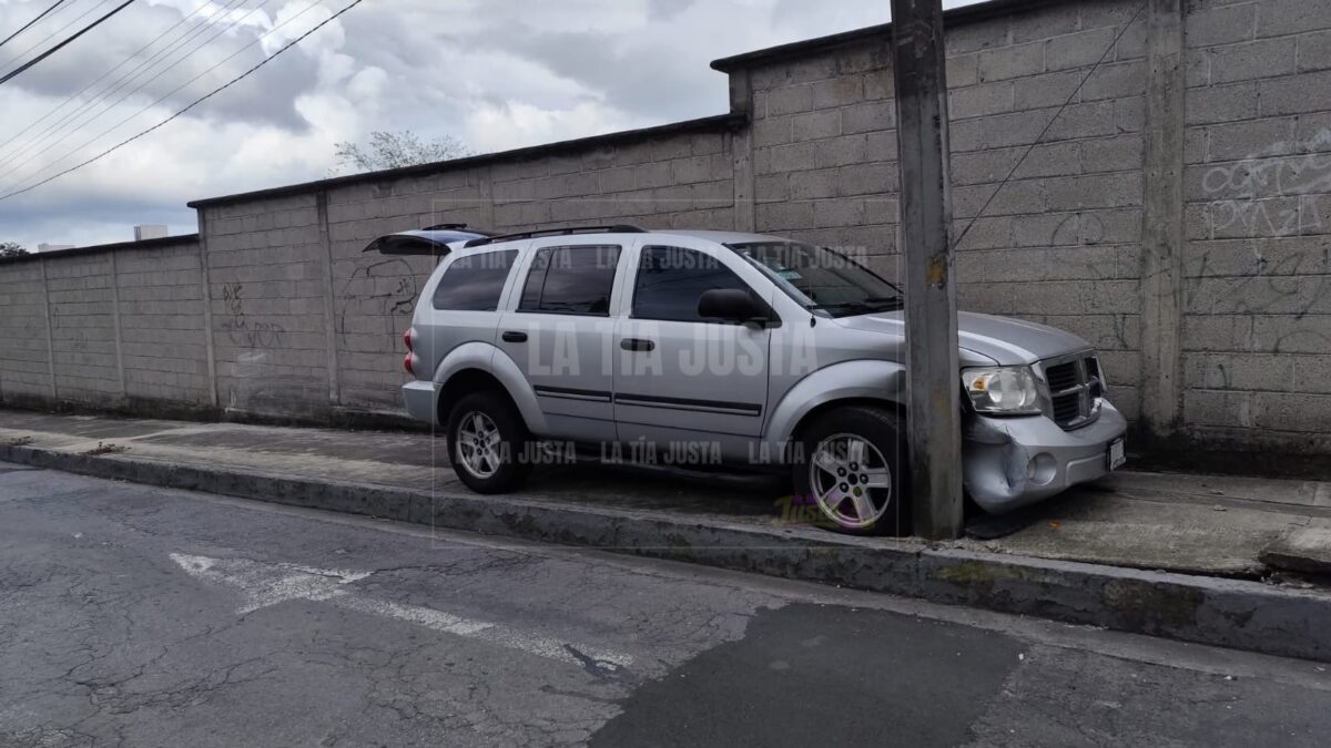 PIERDE EL CONTROL DE SU UNIDAD Y SE ACCIDENTA