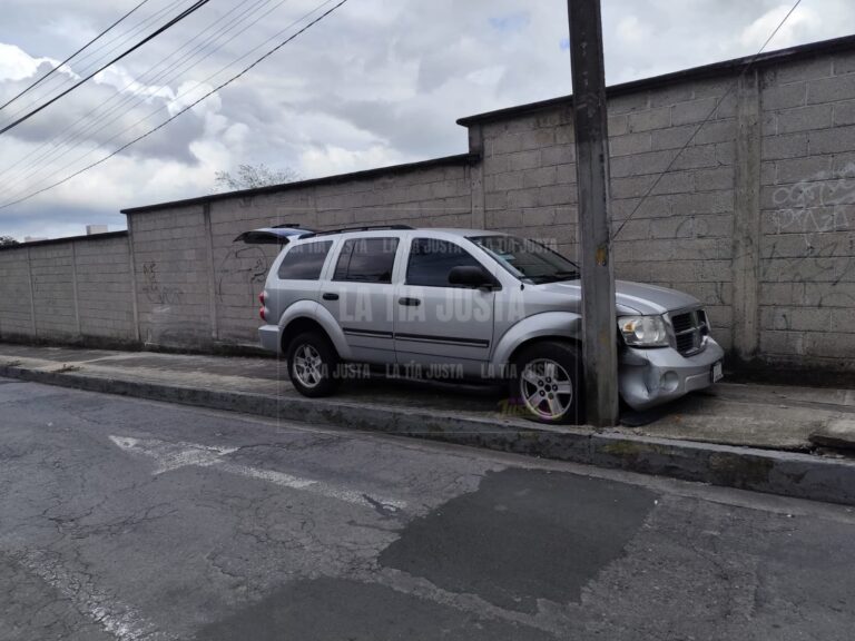 PIERDE EL CONTROL DE SU UNIDAD Y SE ACCIDENTA