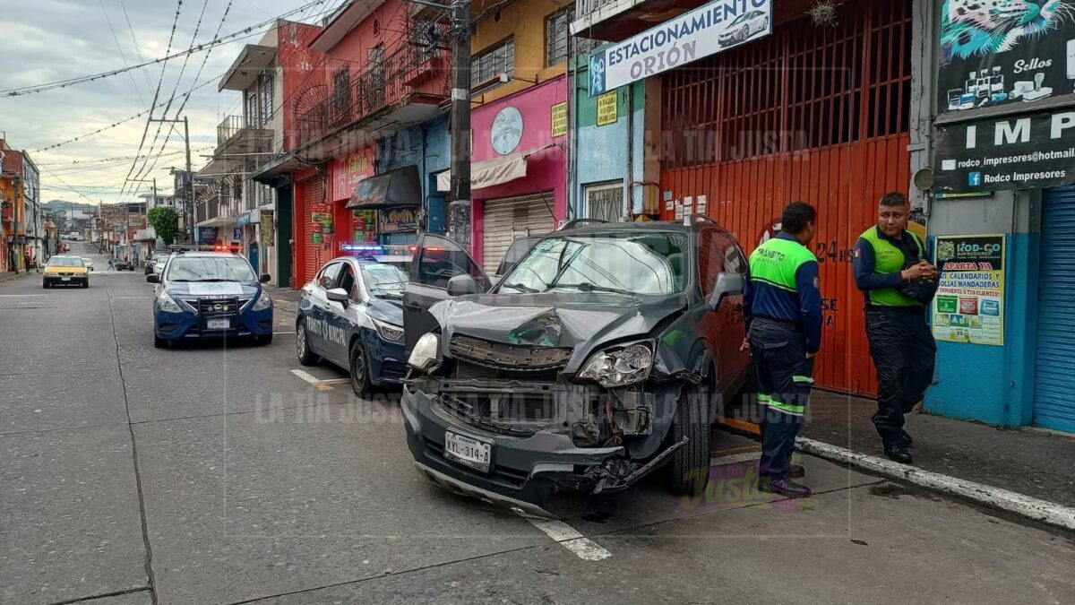 APARATOSO ACCIDENTE EN LA AVENIDA 2