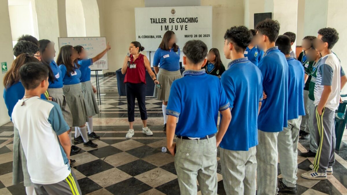 Buscan desarrollo personal y profesional para estudiantes con taller coaching