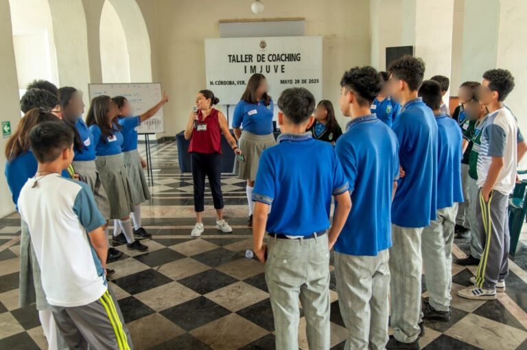 Buscan desarrollo personal y profesional para estudiantes con taller coaching