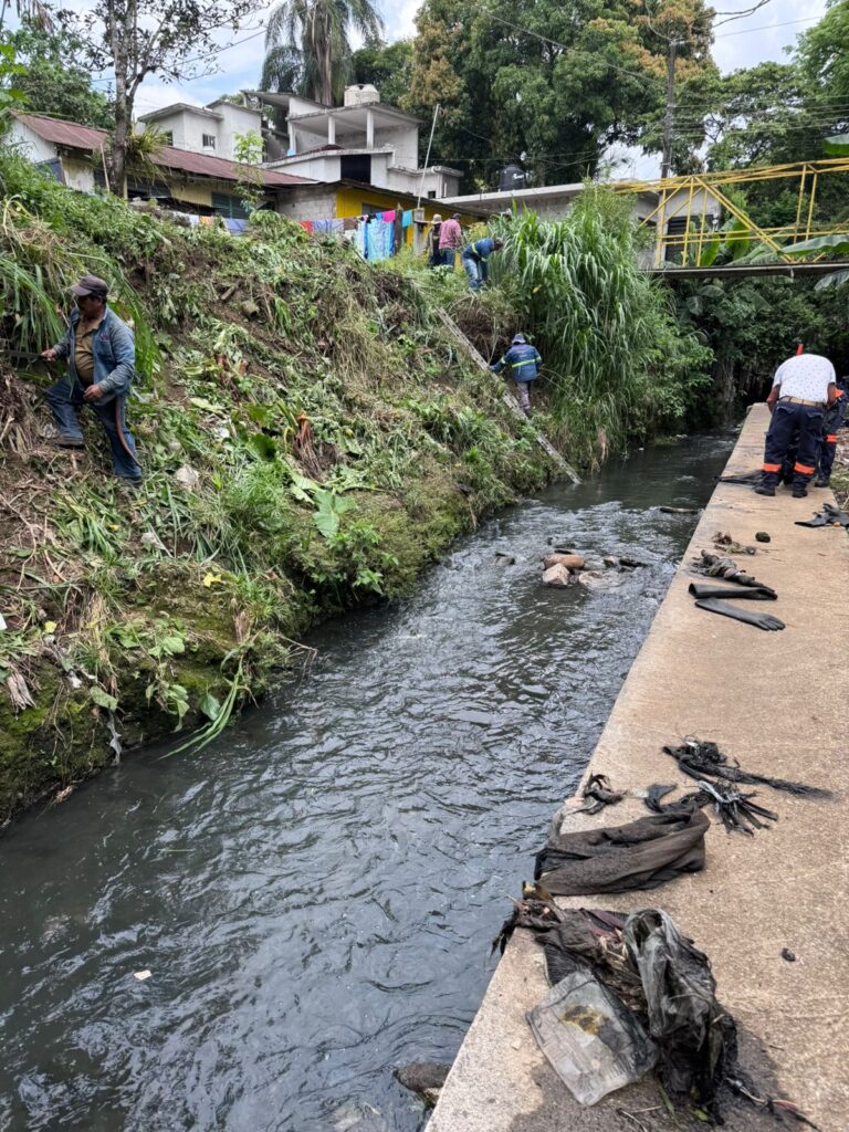 Realizan limpieza del arroyo “Quitacalzones” en la colonia Lázaro Cárdenas