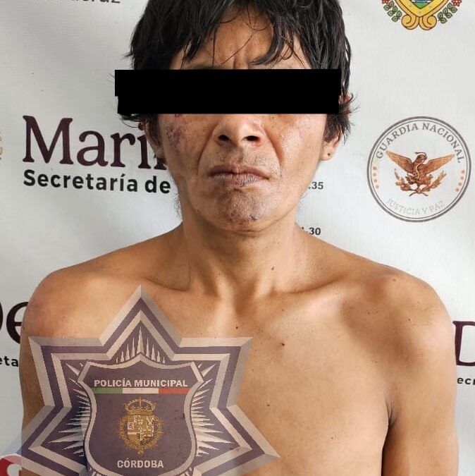 Ante reporte ciudadano policía municipal responde a detención de sujeto que alteraba el orden público
