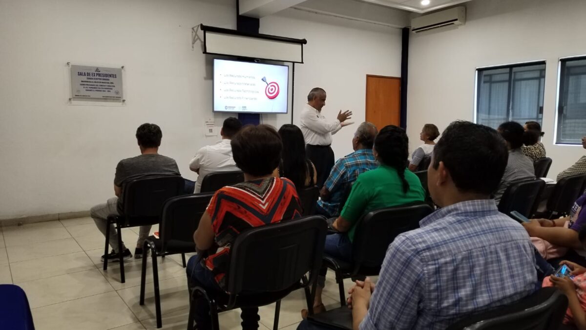 Disponen capacitaciones para productores, emprendedores y MIPyMEs de la ciudad