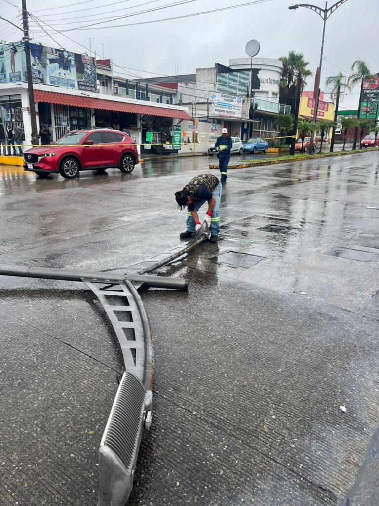 Atiende Alumbrado Público daños causados por las constantes lluvias en luminarias de la ciudad