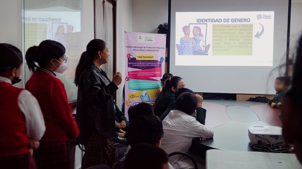 Imparten a estudiantes taller “Somos diferentes, pero valemos lo mismo”