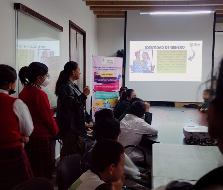 Imparten a estudiantes taller “Somos diferentes, pero valemos lo mismo”