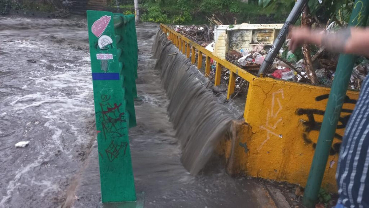 Alerta máxima por lluvias: se desborda presa en Álvaro Obregón, CDMX