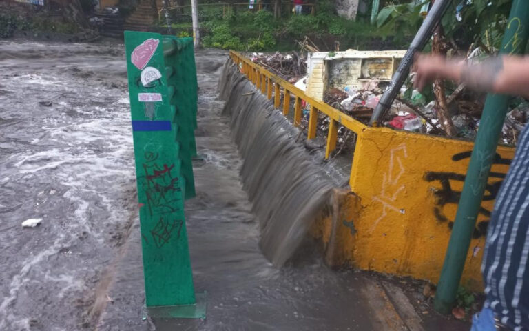 Alerta máxima por lluvias: se desborda presa en Álvaro Obregón, CDMX