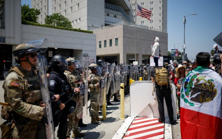 Gobernador de California pide a tribunal bloquear uso de tropas en redadas contra migrantes