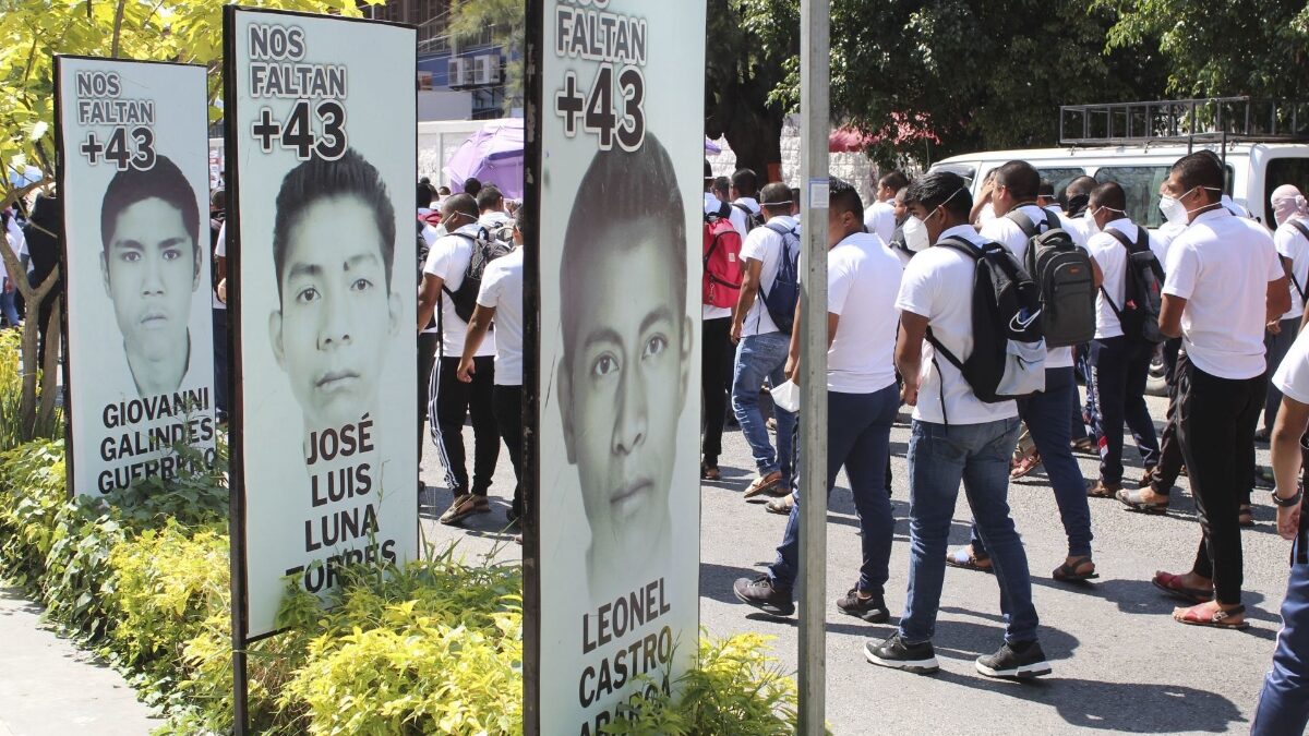 SCJN ordena a la FGR publicar expediente del caso Ayotzinapa