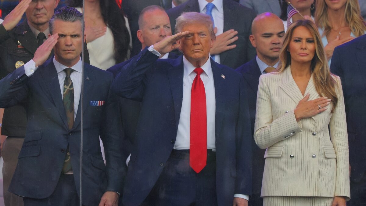  Trump celebra su cumpleaños con desfile militar