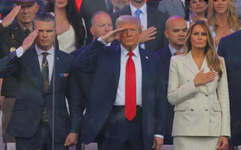  Trump celebra su cumpleaños con desfile militar
