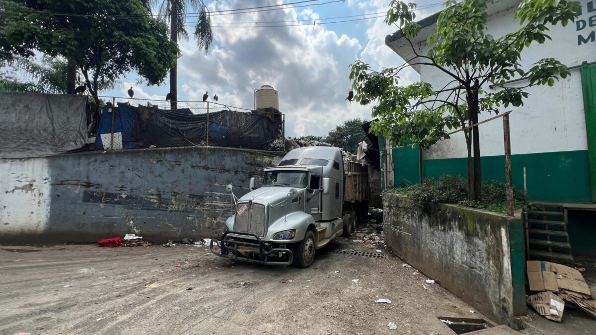 Se realizan las labores de limpieza en el Centro de Transferencia en la colonia Paraíso