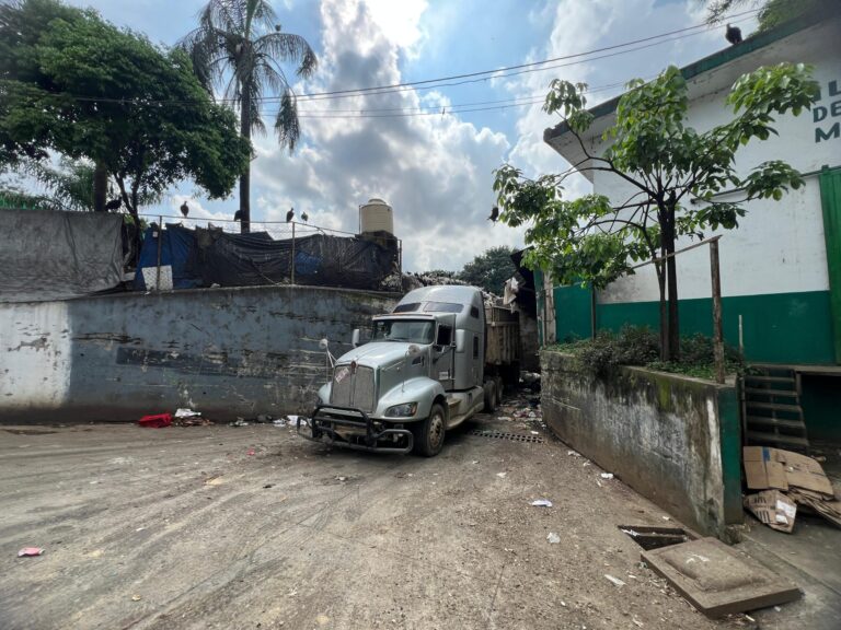 Se realizan las labores de limpieza en el Centro de Transferencia en la colonia Paraíso