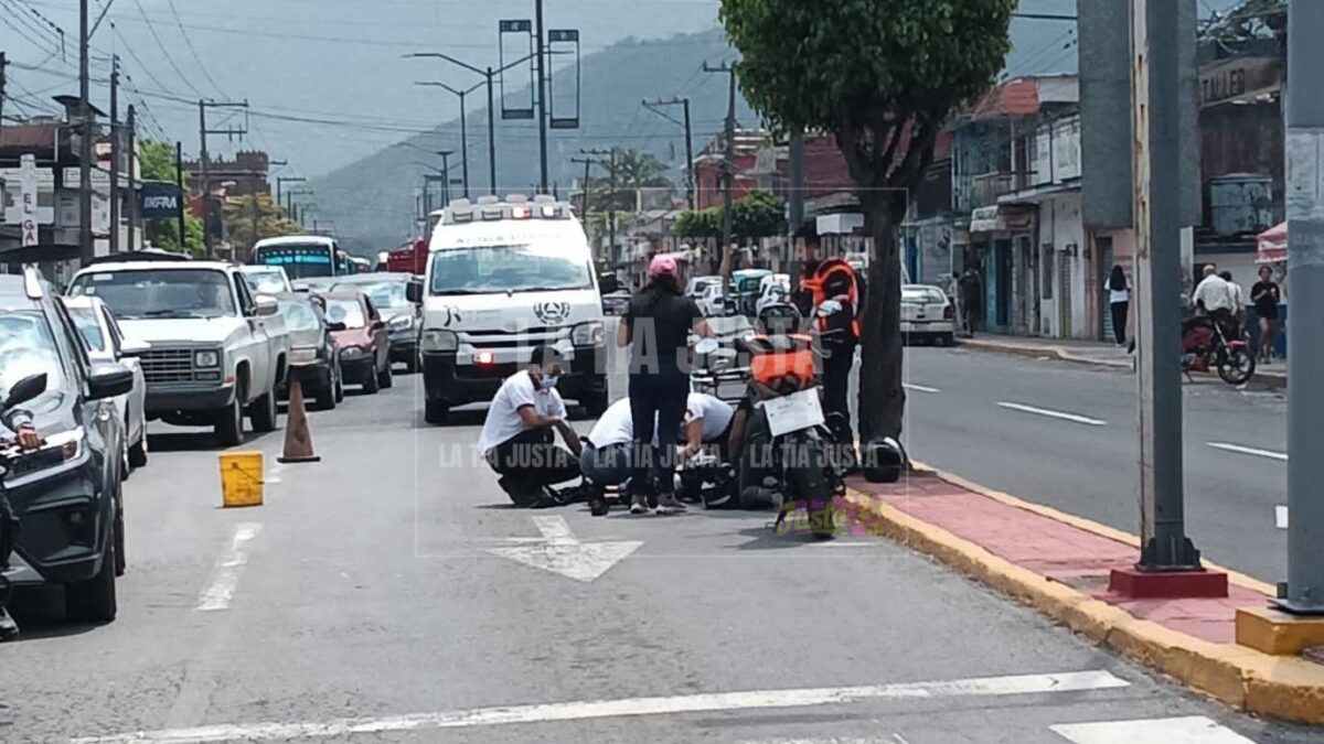 Mujer sufre fractura expuesta tras ser atropellada por motocicleta en Río Blanco