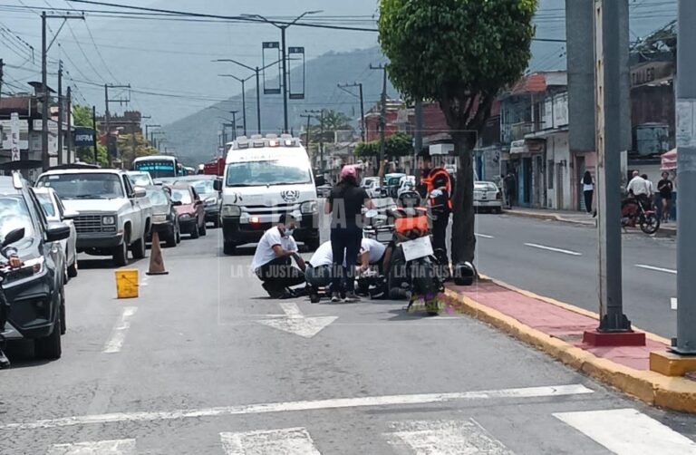Mujer sufre fractura expuesta tras ser atropellada por motocicleta en Río Blanco