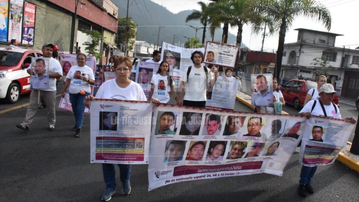Familias marchan por sus desaparecidos en Orizaba