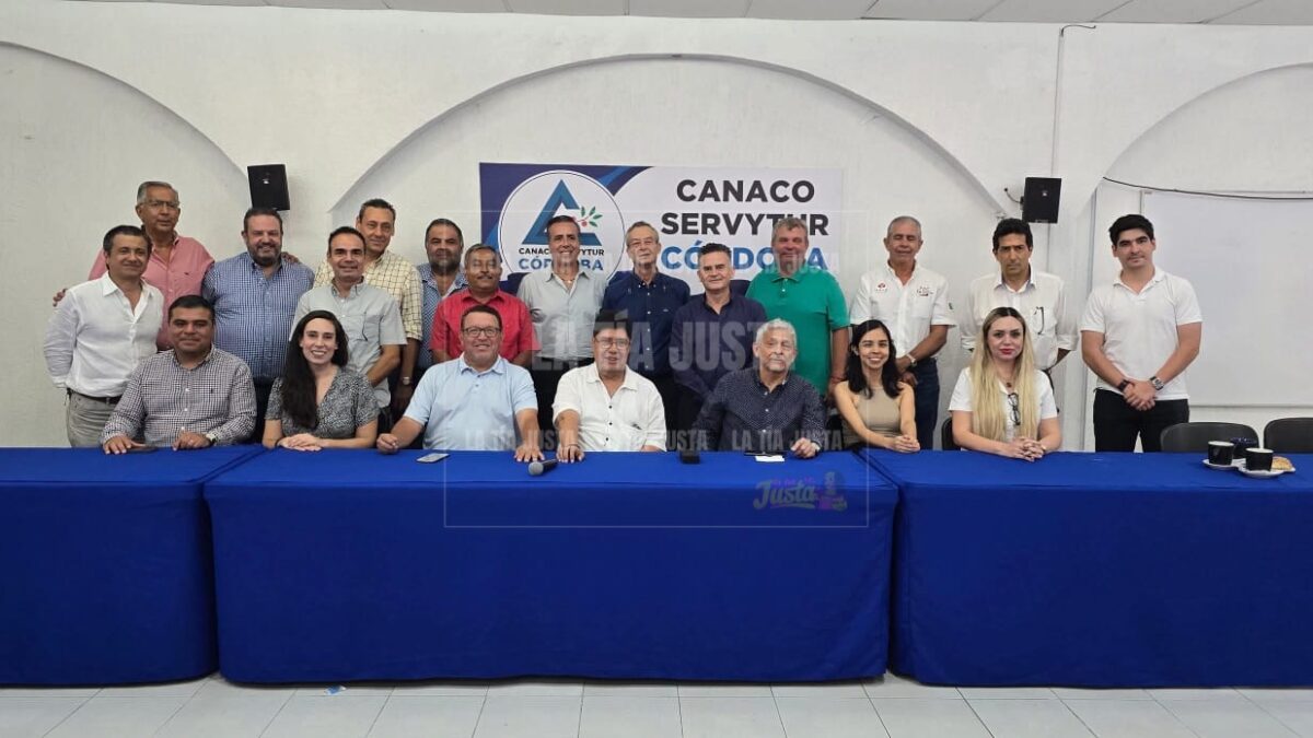 El secretario de Turismo, Igor Rojí se reune con miembros de Canaco Córdoba