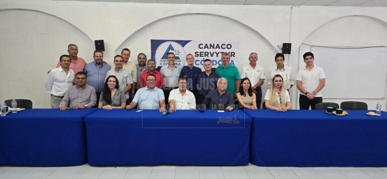 El secretario de Turismo, Igor Rojí se reune con miembros de Canaco Córdoba