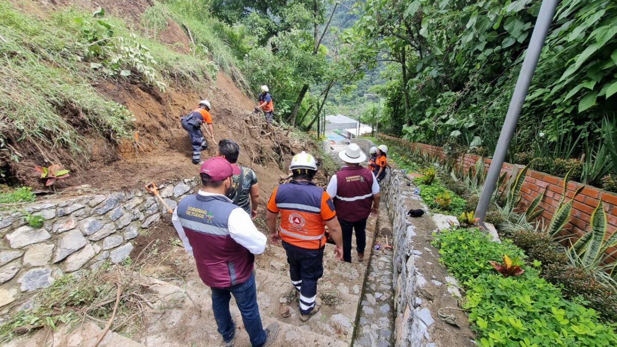 AUTORIDADES DE IXTACZOQUITLÁN, ATIENDEN DAÑOS OCASIONADOS POR LLUVIAS