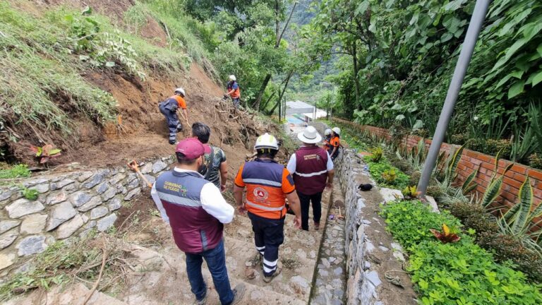 AUTORIDADES DE IXTACZOQUITLÁN, ATIENDEN DAÑOS OCASIONADOS POR LLUVIAS