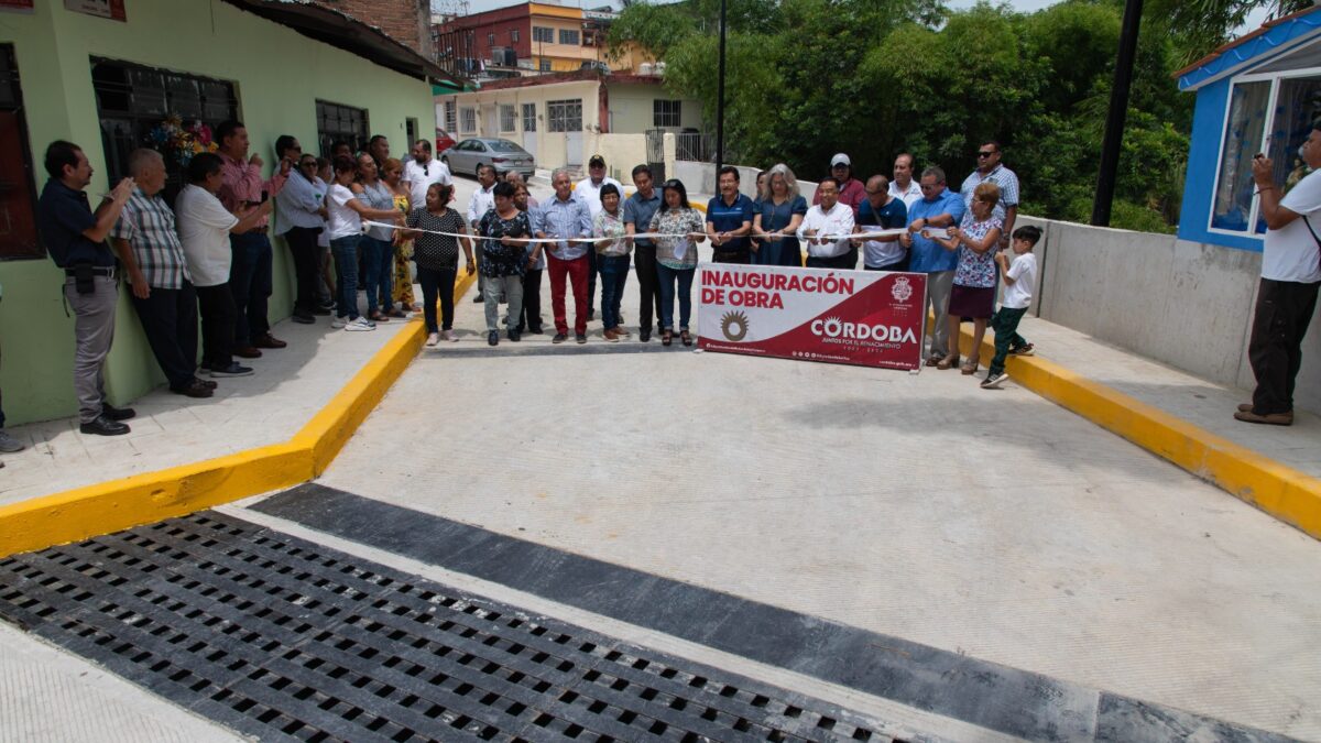 Entrega presidente Juan Martínez la rehabilitación del puente vehicular en barrio de “Las Pitayitas”