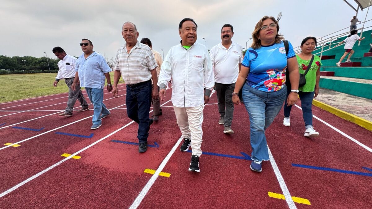 Reaperturan pista de atletismo de la Unidad Deportiva Huilango