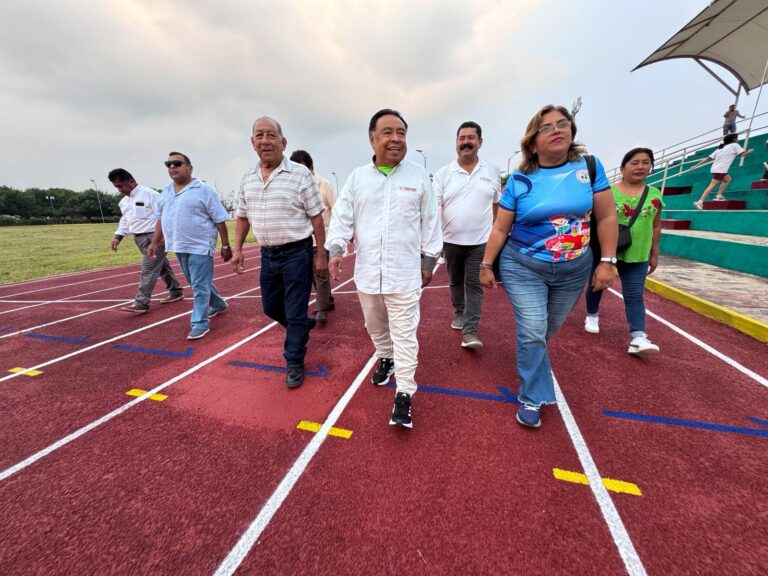 Reaperturan pista de atletismo de la Unidad Deportiva Huilango