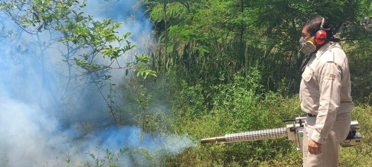 Actividad Preventiva contra Criaderos de Mosco del Dengue en el EcoParque 20 de Noviembre