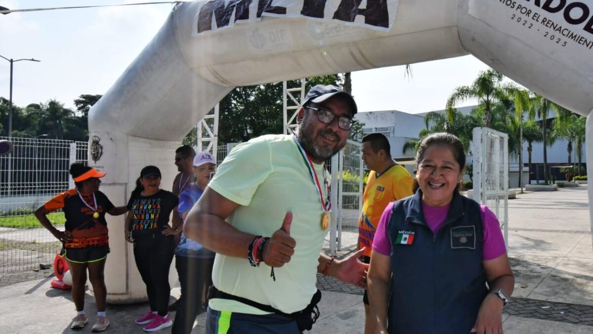 Corren jóvenes en pro de la Salud