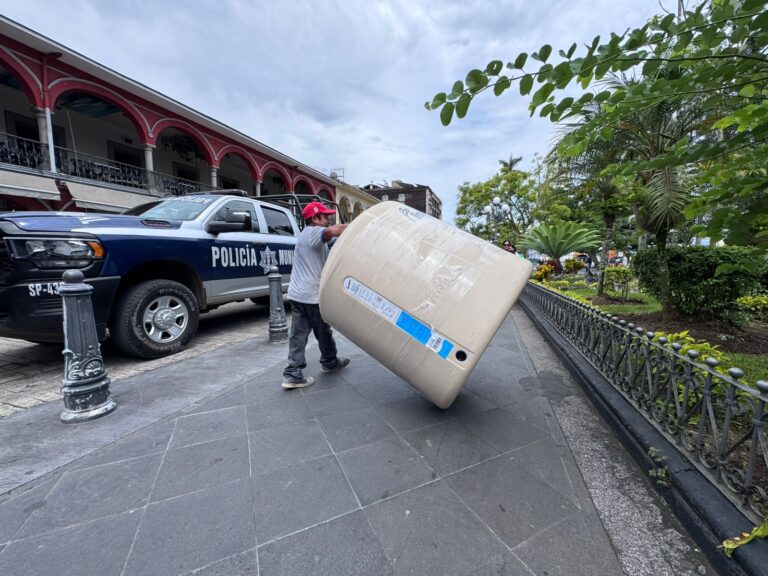 Adquieren cordobeses tinacos a precio accesible