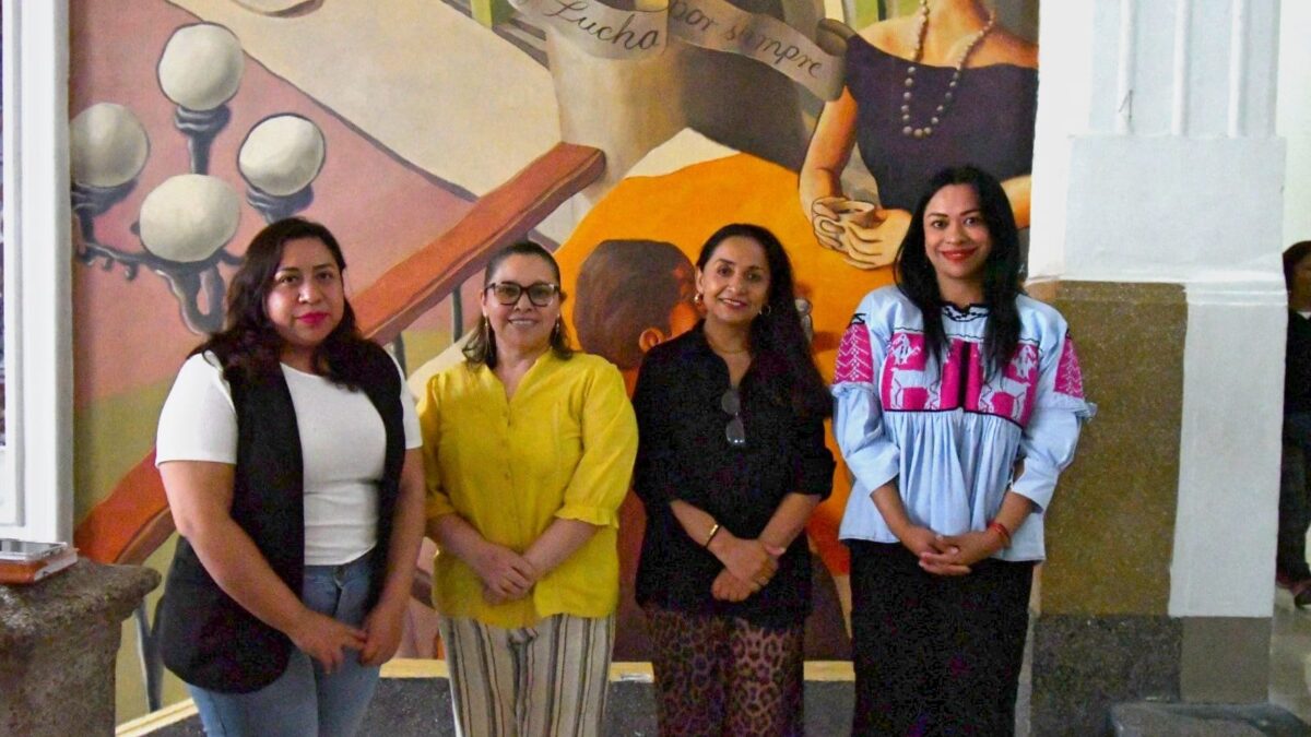 Se reúnen para trabajar en favor de la mujer, proyectan un día especial para ellas