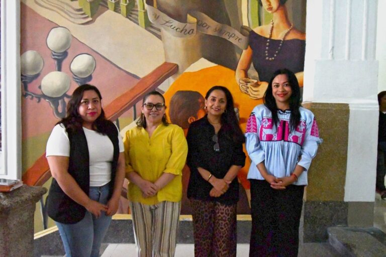 Se reúnen para trabajar en favor de la mujer, proyectan un día especial para ellas