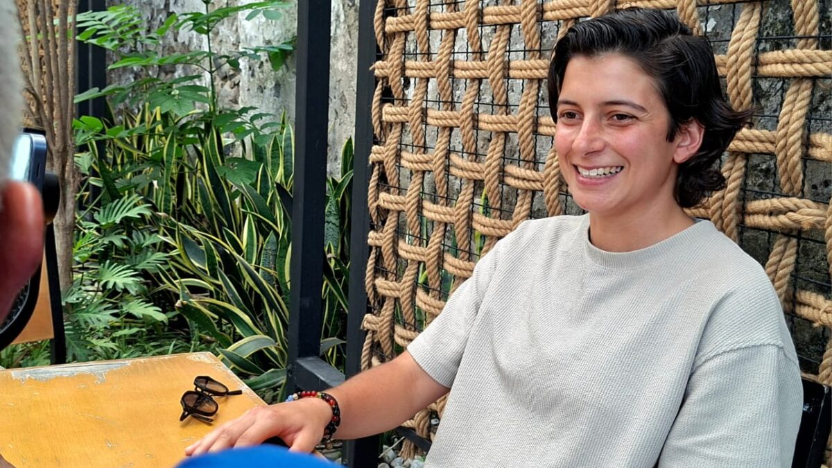 Visita ex futbolista profesional Gloria Narváez instalaciones de Seven del Complejo Deportivo El Mexicano