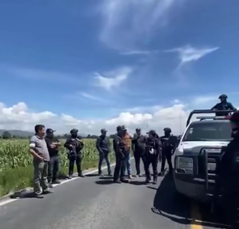 Detención de funcionaria en Acultzingo desata tensión y movilización de supuesto autodefensas