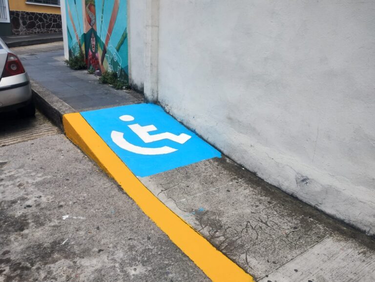 Señaliza Tránsito Municipal rampa especial para personas con discapacidad