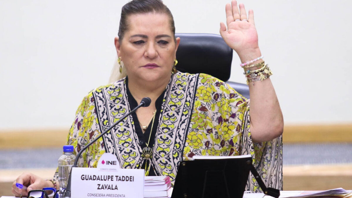 INE dividido aprueba multas por acordeones; Taddei acusa ‘ilegalidad’