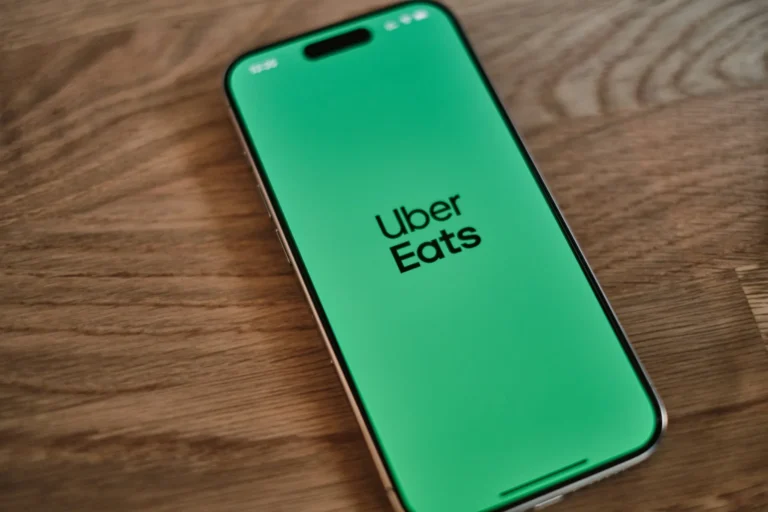 Sheinbaum rechaza aumento de tarifas en Uber tras reforma a favor de repartidores