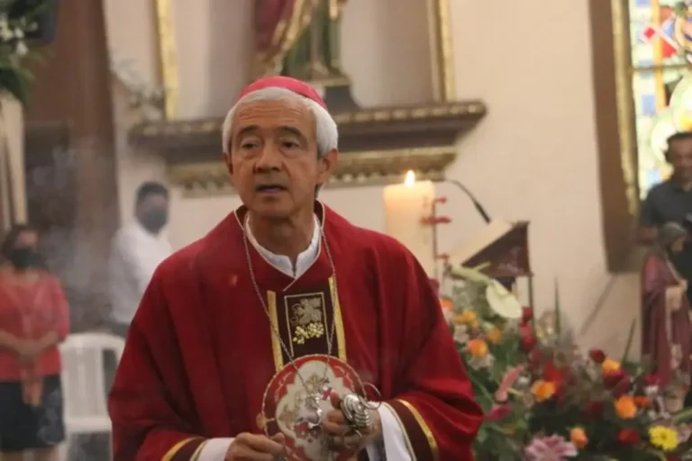 ‘TikTok e Instagram promueven indiferencia, desinterés y el me valen los problemas’: Arzobispo de Xalapa