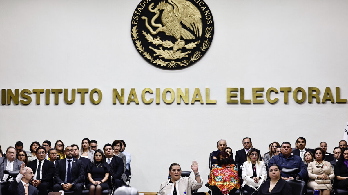 INE aprueba presupuesto de partidos para 2026