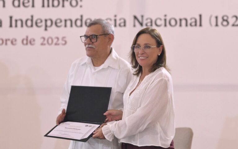 Reconoce Rocío Nahle el papel de la Marina en la historia de Veracruz y México .