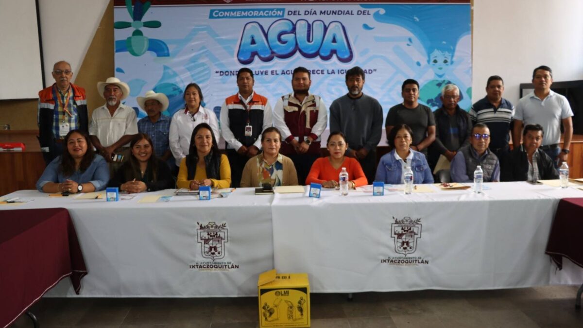 CAPACITAN A COMITÉS DE AGUA EN IXTAZOQUITLÁN PARA GARANTIZAR CALIDAD Y SEGURIDAD DEL VITA LÍQUIDO