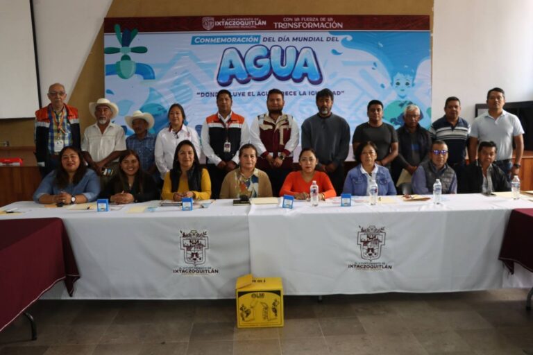 CAPACITAN A COMITÉS DE AGUA EN IXTAZOQUITLÁN PARA GARANTIZAR CALIDAD Y SEGURIDAD DEL VITA LÍQUIDO
