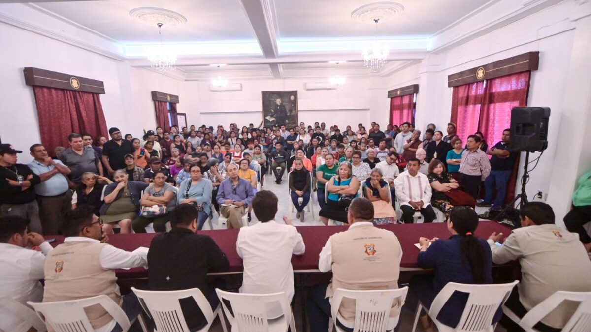 AYUNTAMIENTO DE SAN ANDRÉS TUXTLA EN PERMANENTE COMUNICACIÓN CON COMERCIO DEL MERCADO 5 DE FEBRERO