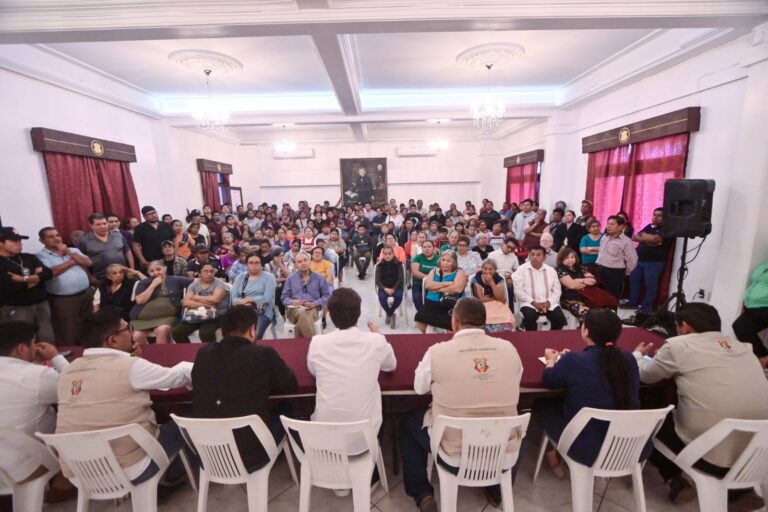 AYUNTAMIENTO DE SAN ANDRÉS TUXTLA EN PERMANENTE COMUNICACIÓN CON COMERCIO DEL MERCADO 5 DE FEBRERO