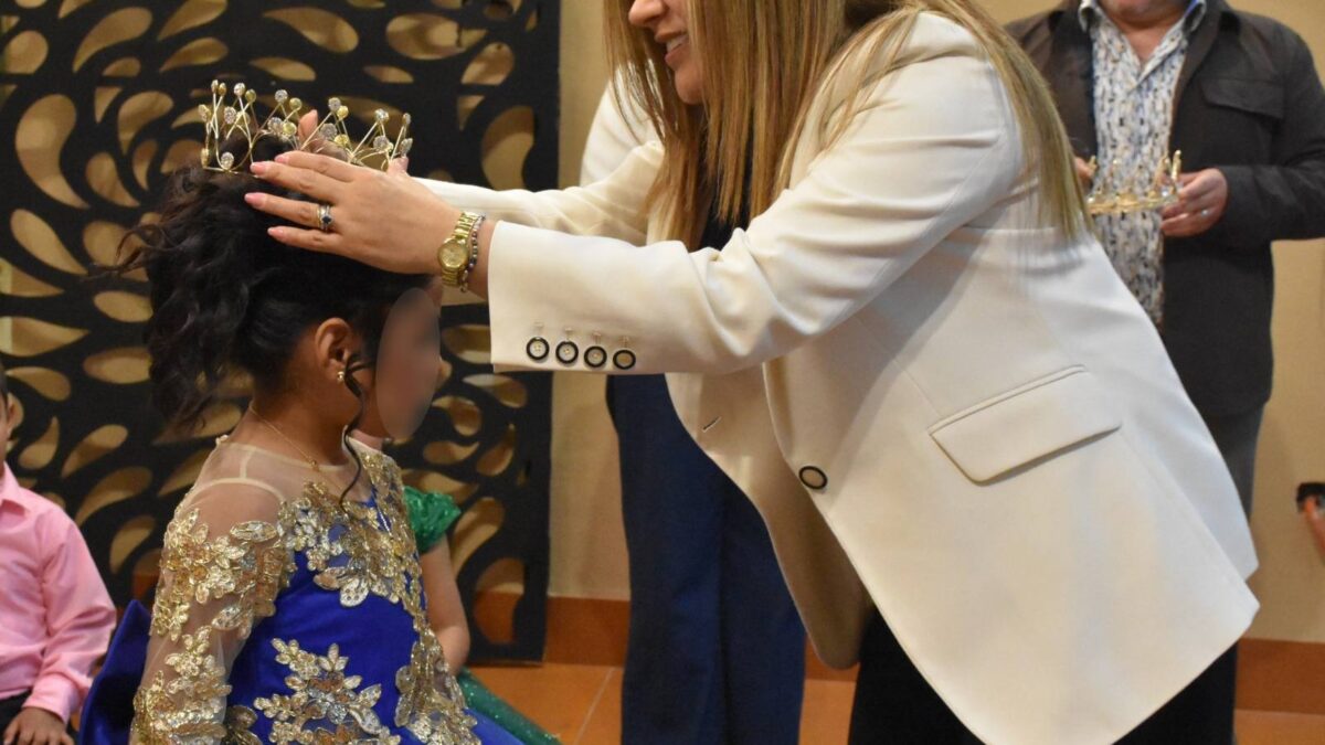 CORONAN A REYES Y PRINCESAS DE LA PRIMAVERA EN EL CAIC “PASITOS” DE RÍO BLANCO