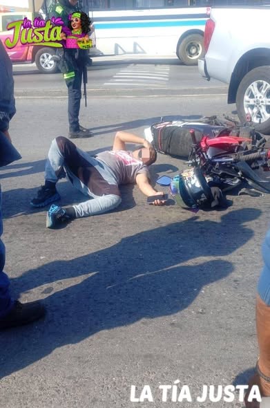 CORTE DE CIRCULACIÓN DE UN FRONTIER PROVOCA CHOQUE CONTRA UN MOTOCICLISTA FRENTE A HOSPITAL GENERAL DE CÓRDOBA