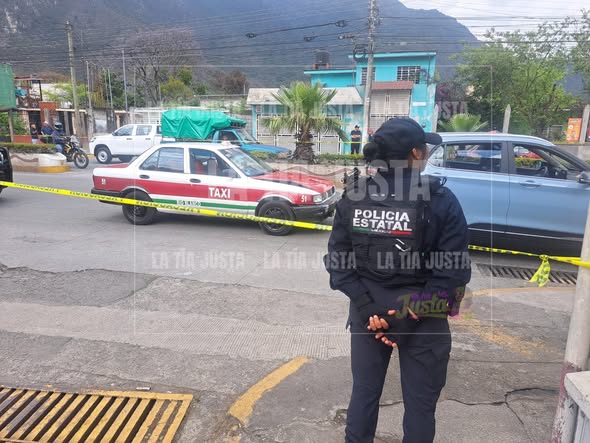 Muer3 taxista en su unidad