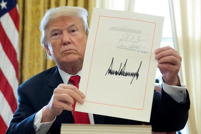 FIRMA DE DONALD TRUMP APARECERÁ EN BILLETES DE UN DÓLAR